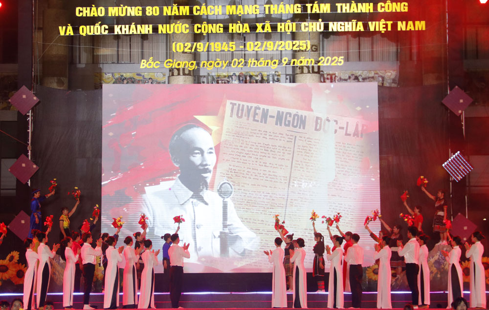 Bắc Ninh: Rực rỡ sắc màu chương trình nghệ thuật và pháo hoa mừng Quốc khánh 2/9