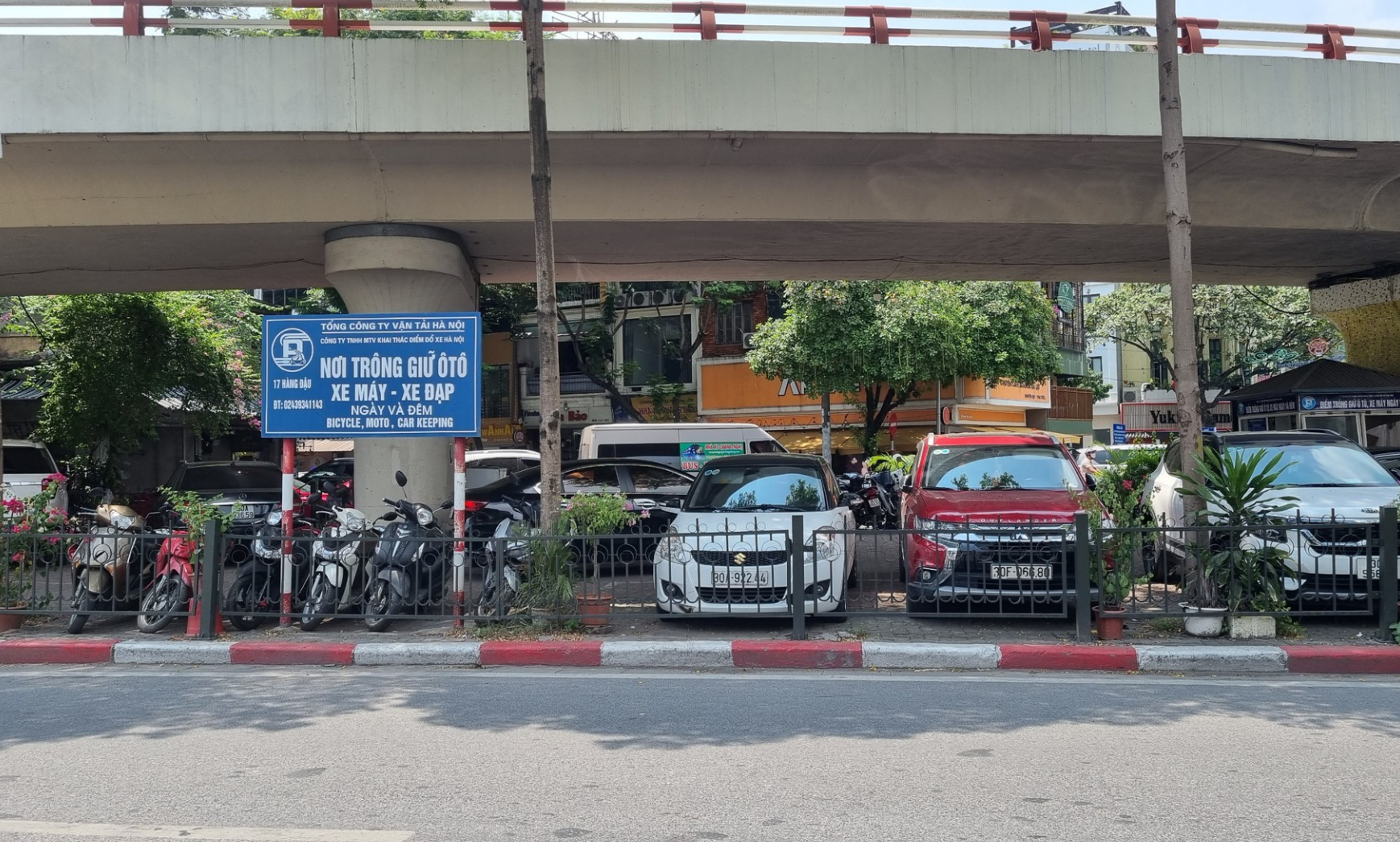 Yêu cầu di dời các bãi trông giữ xe ra khỏi phạm vi bảo vệ kết cấu hạ tầng đường bộ