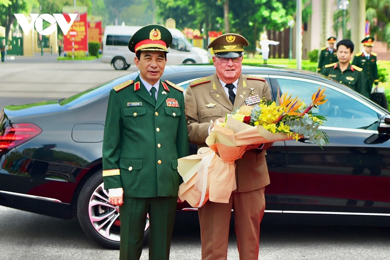 Đại tướng Phan Văn Giang đón Thượng tướng Álvaro López Miera