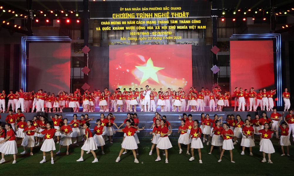 Màn đồng diễn sôi động trên nền nhạc Màn đồng diễn sôi động trên nền nhạc