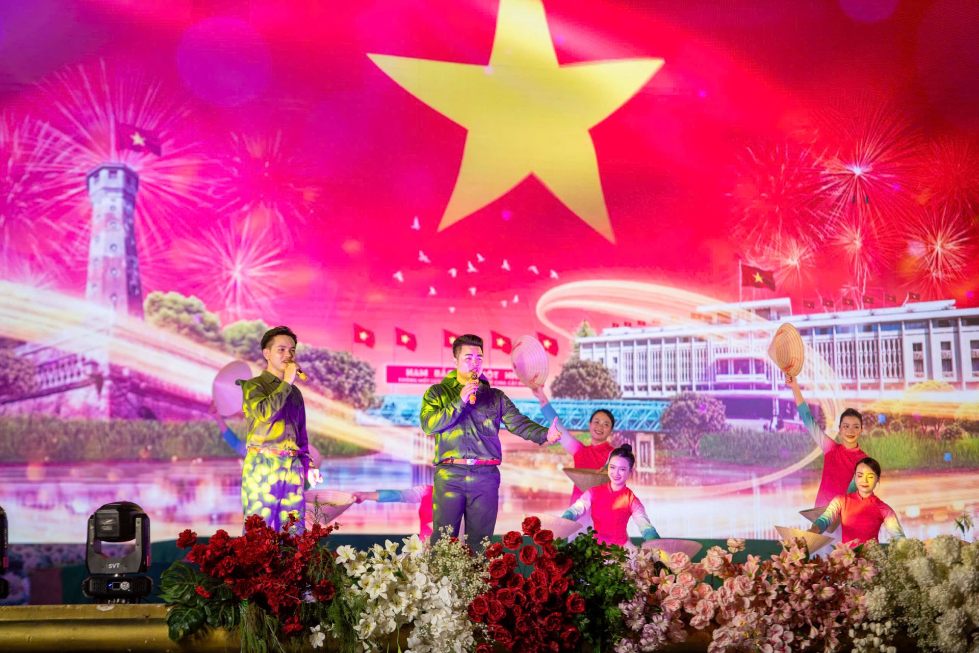 Chương trình nghệ thuật “Thanh Hóa - Tự hào cùng đất nước” là lời tri ân sâu sắc tới các thế hệ cha anh đã hy sinh xương máu cho độc lập, tự do của Tổ quốc Chương trình nghệ thuật “Thanh Hóa - Tự hào cùng đất nước” là lời tri ân sâu sắc tới các thế hệ cha anh đã hy sinh xương máu cho độc lập, tự do của Tổ quốc