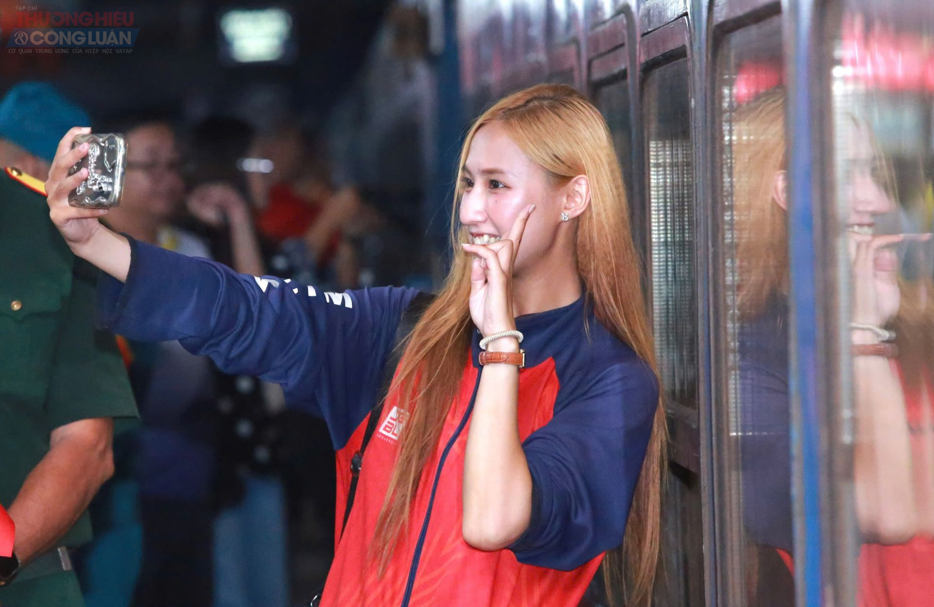 Bạn Nguyễn Phương Anh (Vận động viên Đội tuyển nhảy cầu) cho biết: “Được tận mắt chứng kiến và tiễn các chiến sĩ về đơn vị là trải nghiệm khó quên. Em cảm nhận rõ hơn sự hy sinh, rèn luyện gian khổ của các anh chị để mang lại hình ảnh đẹp trong ngày Quốc khánh. Điều đó khiến bọn em thêm tự hào và có trách nhiệm hơn với đất nước.”