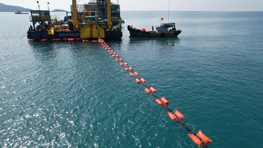 Thi công kéo dải cáp ngầm cấp điện từ điện lưới quốc gia ra Côn Đảo