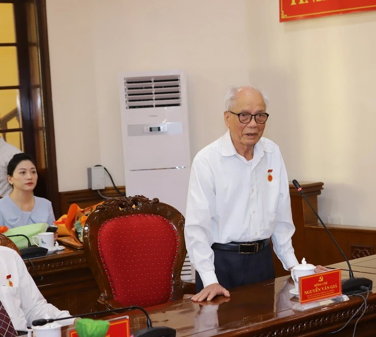 Đồng chí Nguyễn Văn Giá, nguyên Ủy viên Ban Thường vụ Tỉnh ủy, nguyên Tổng Biên tập Báo Thanh Hóa phát biểu tại buổi lễ.