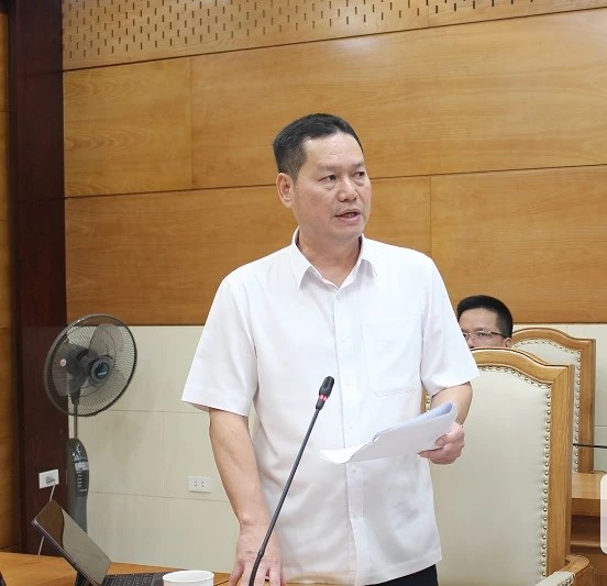 Đồng chí Phạm Nguyên Hồng, Tỉnh ủy viên, Giám đốc Sở Văn hóa, Thể thao và Du lịch, Phó Trưởng Ban Thường trực Ban Tổ chức báo cáo tiến độ triển khai triển lãm.