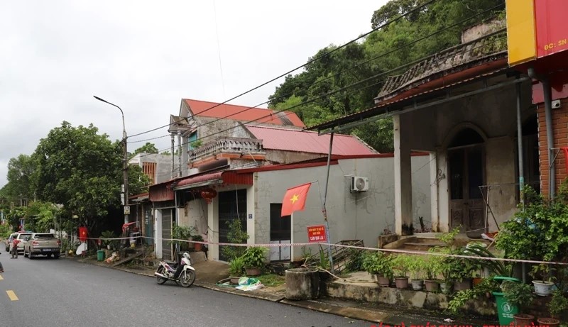 Công bố tình huống khẩn cấp sạt lở đất tại đồi Phòng Không, thôn Nguyễn Trãi, xã Linh Sơn