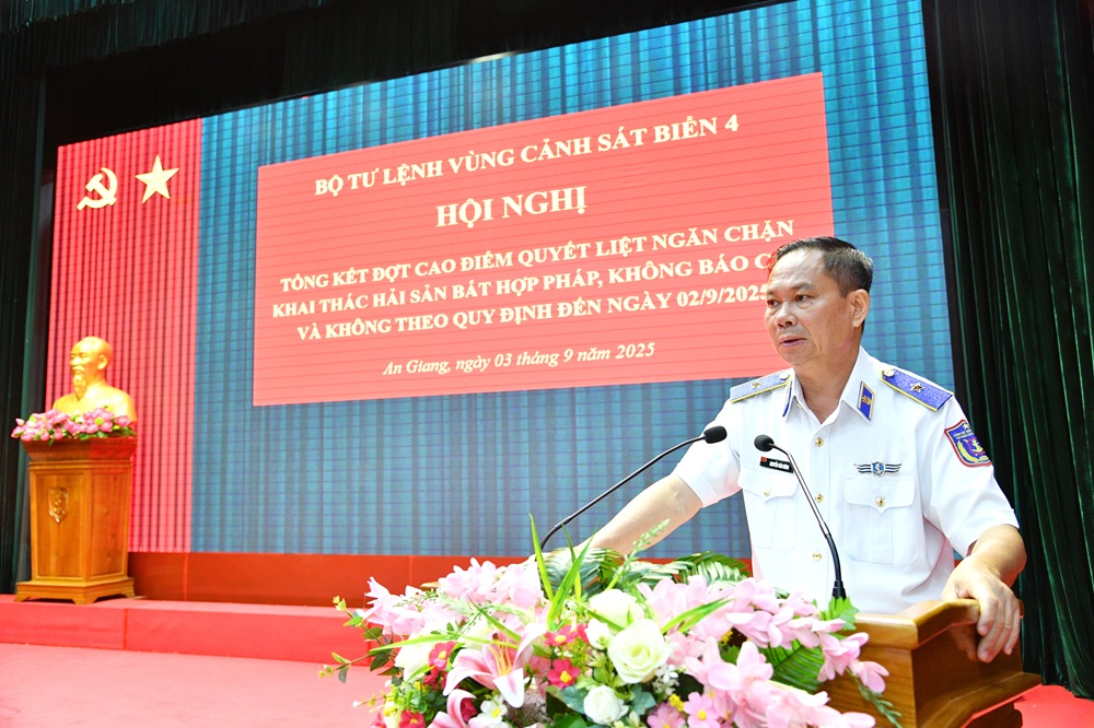 Thiếu tướng Nguyễn Văn Dũng – Bí thư Đảng ủy, Chính ủy BTL Vùng Cảnh sát biển 4 phát biểu chỉ đạo tại Hội nghị