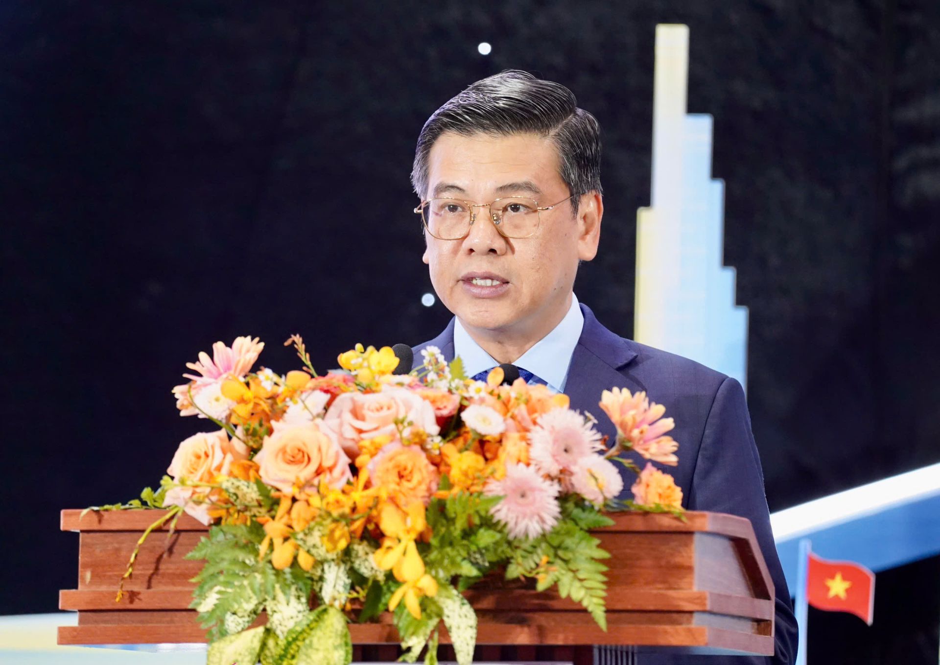 Phó Chủ tịch UBND TP. HCM Nguyễn Văn Dũng phát biểu chào mừng