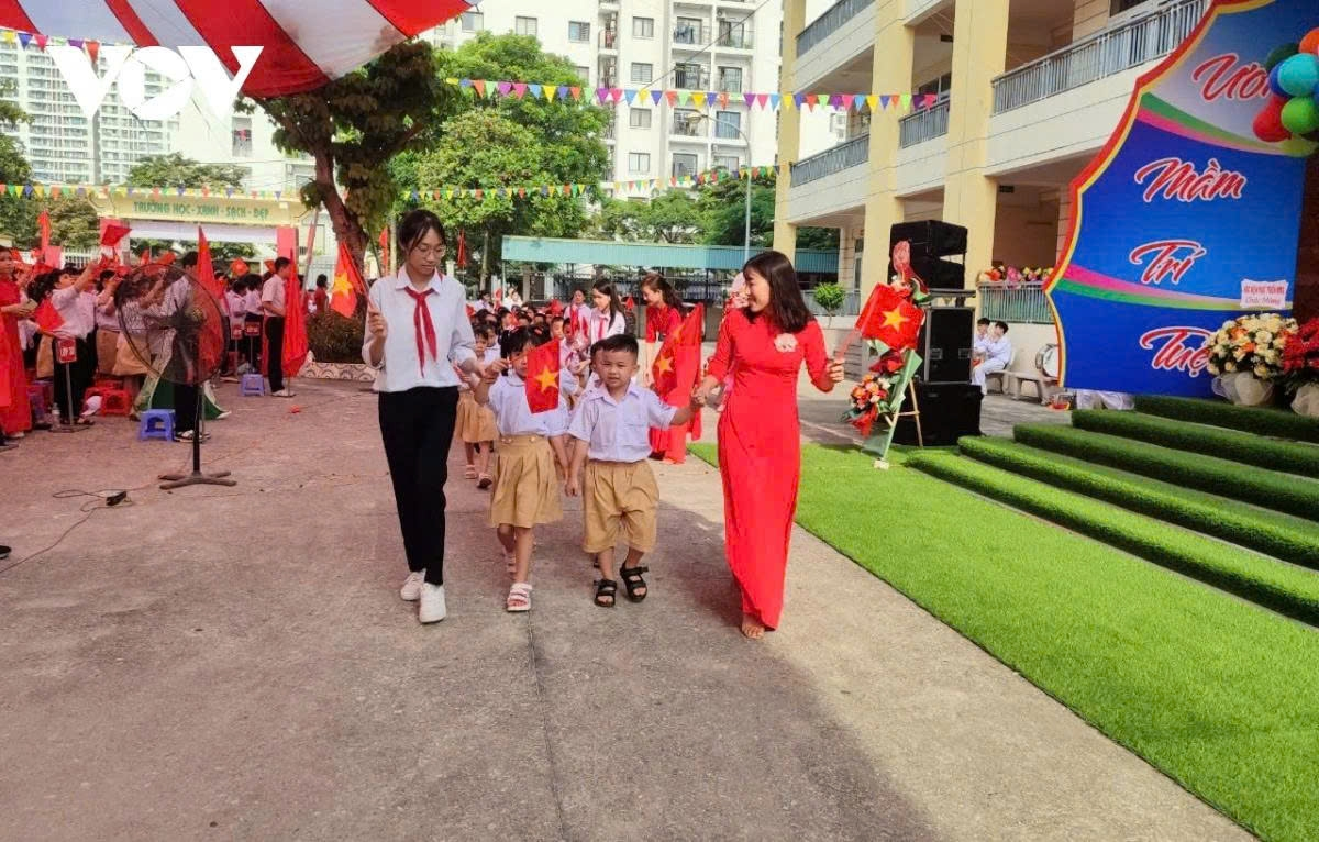 Đổi mới công tác quản lý, tăng cường kiểm tra, giám sát việc triển khai chương trình cũng như dạy thêm - học thêm, bảo đảm thực hiện nghiêm các quy định.