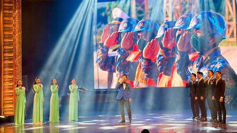 Chương trình đưa khán giả đến với những giai điệu quen thuộc của nhiều bài ca đi cùng năm tháng.