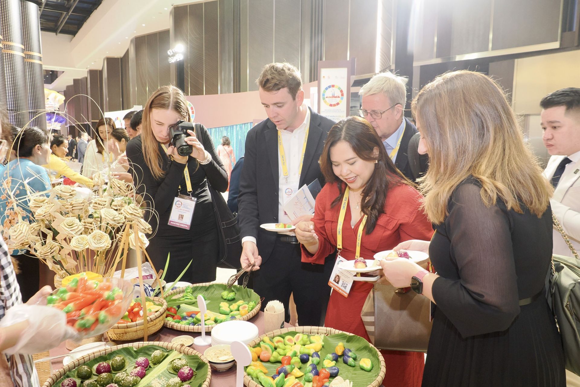 Khách quốc tế tham dự chương trình tối 3/9