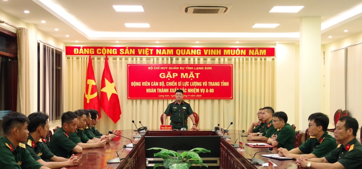 Lạng Sơn tuyên dương cán bộ, chiến sĩ tham gia diễu binh, diễu hành A80