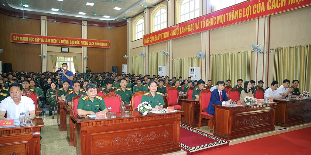 Các đại biểu tham dự buổi gặp mặt