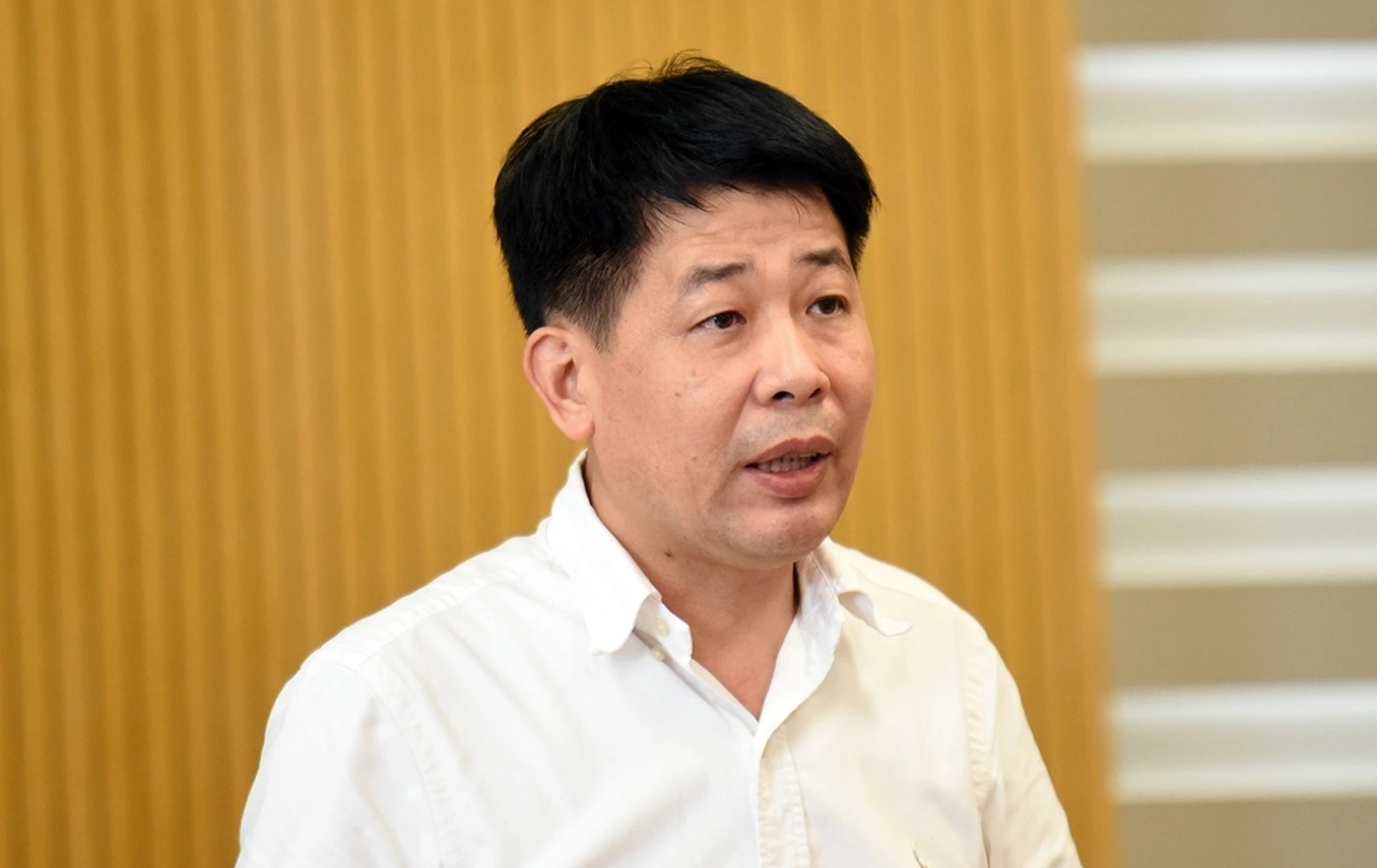 Ông Mai Văn Phấn, Phó Cục trưởng Cục Quản lý đất đai thông tin tại cuộc họp báo (Ảnh: Phùng Minh).