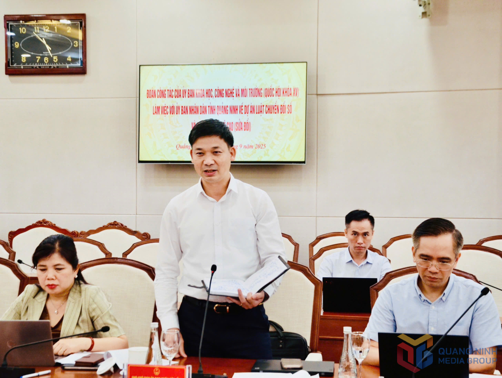 Ông Nguyễn Văn Công, Phó Chủ tịch UBND tỉnh Quảng Ninh phát biểu tại buổi làm việc.