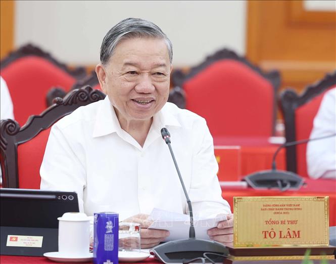 Tổng Bí thư đề nghị Ban Thường vụ Đảng ủy MTTQ, các đoàn thể Trung ương tiếp thu ý kiến của các đồng chí Ủy viên Bộ Chính trị, ý kiến góp ý của các ban, bộ, ngành để hoàn thiện văn kiện và phương án nhân sự, tiếp tục chuẩn bị chu đáo để tổ chức thành công Đại hội Đảng bộ nhiệm kỳ 2025-2030 - Ảnh: TTXVN