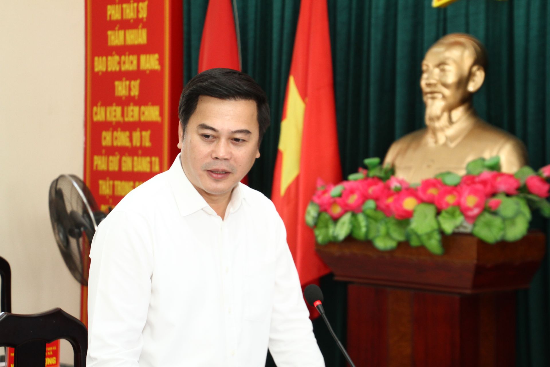 Đồng chí Lê Hữu Toản, Bí thư Đảng uỷ xã phát biểu