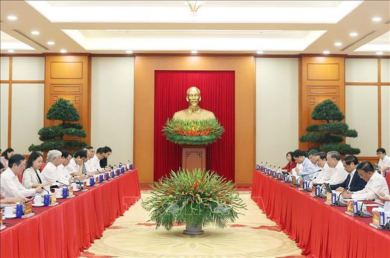 Tổng Bí thư Tô Lâm chủ trì cuộc làm việc của Bộ Chính trị với Ban Thường vụ Đảng ủy MTTQ Việt Nam, các đoàn thể Trung ương - Ảnh: Báo Nhân dân