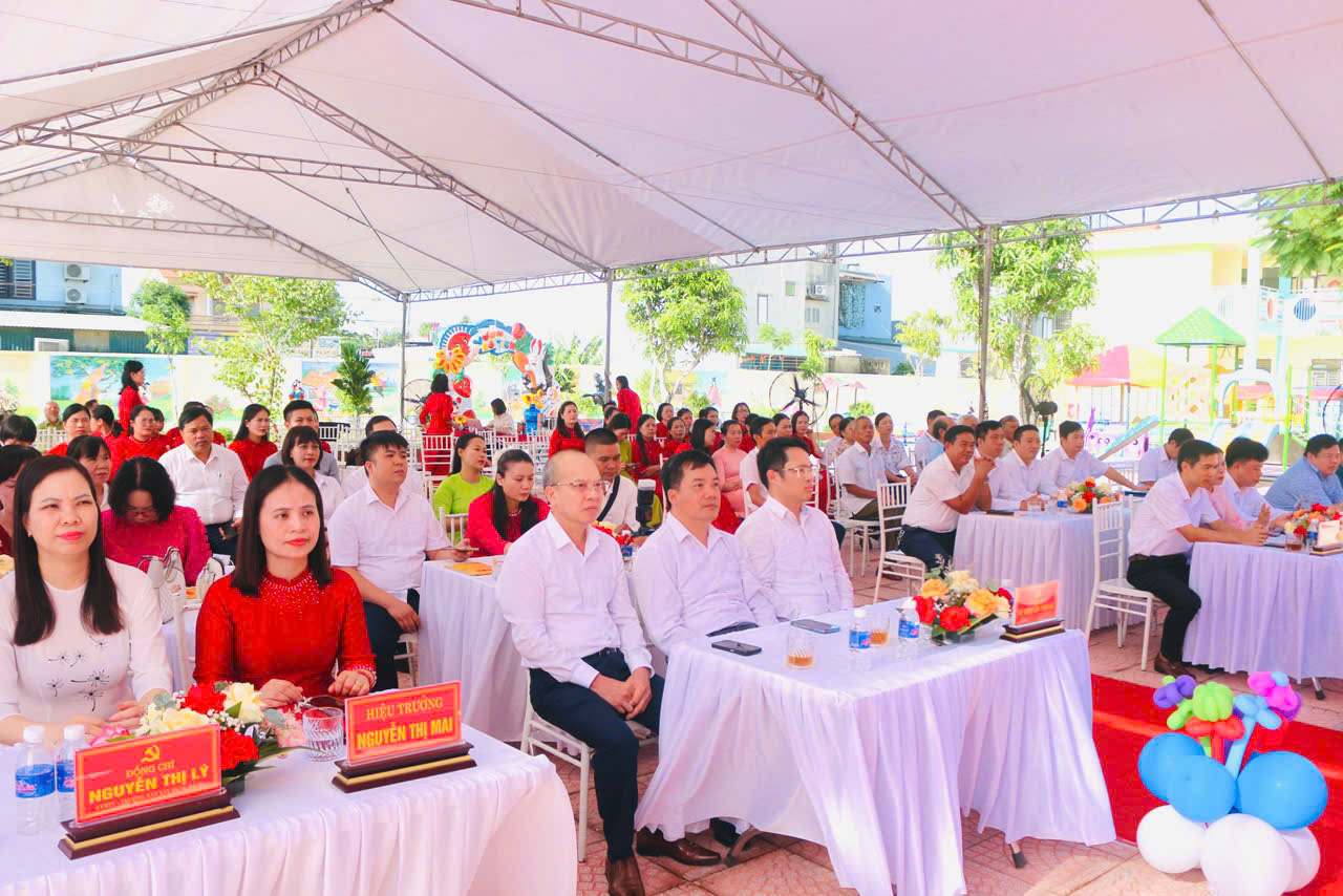 Các đại biểu tham dự chương trình