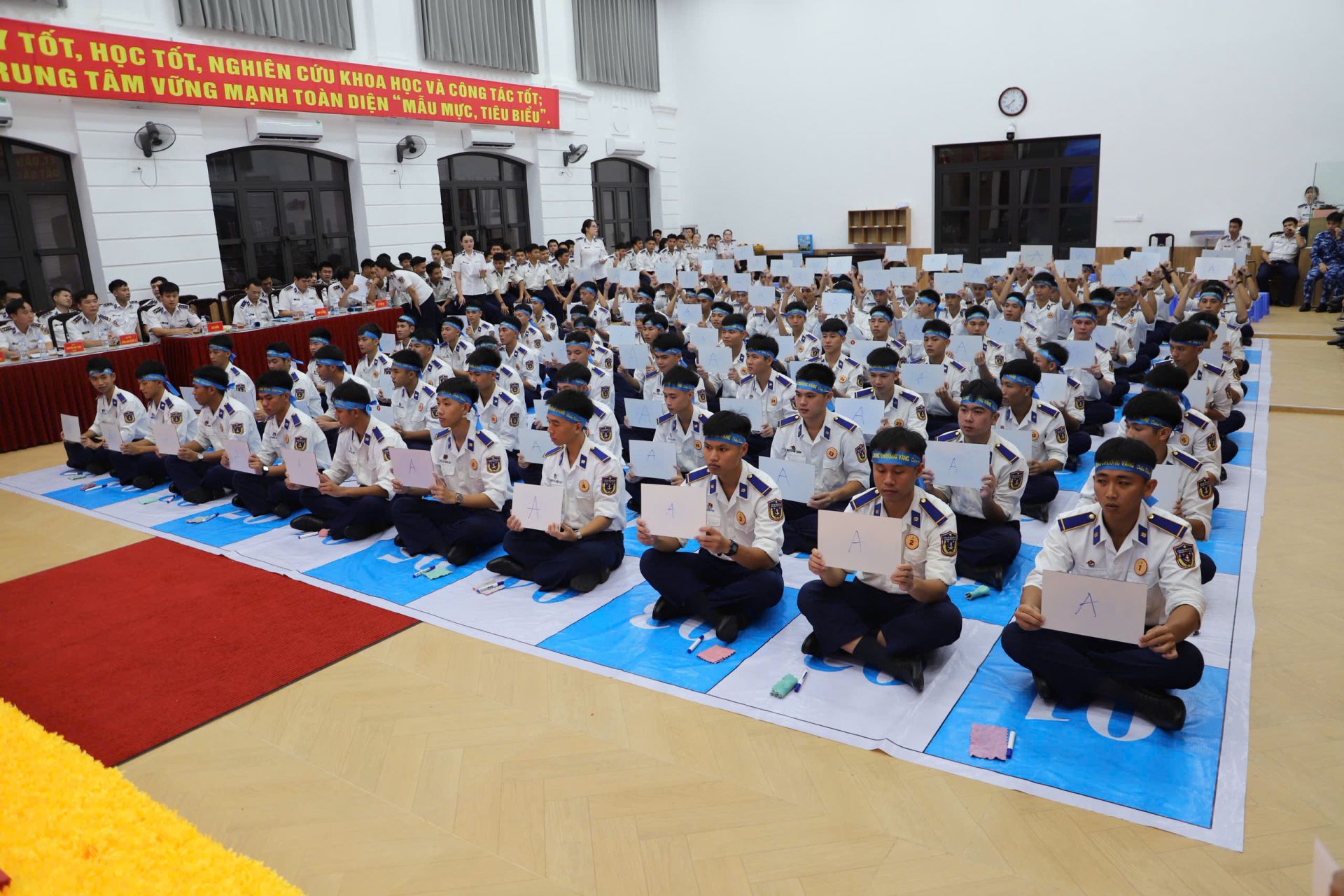 Cuộc thi với sự tham gia của 100 thí sinh là học viên tại Trung Tâm. Cuộc thi với sự tham gia của 100 thí sinh là học viên tại Trung Tâm.