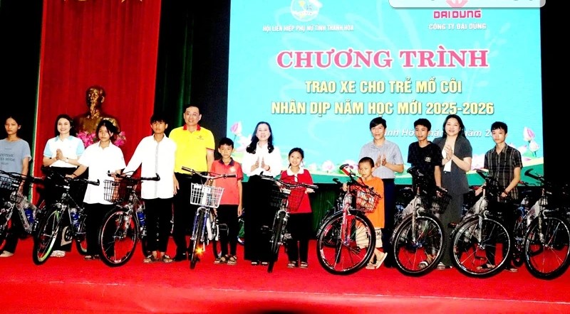 các cấp Hội LHPN tỉnh Thanh Hóa đã vận động nguồn lực trao tặng hơn 1.900 suất quà với tổng trị giá 980 triệu đồng và trao tặng 246 chiếc xe đạp cho trẻ