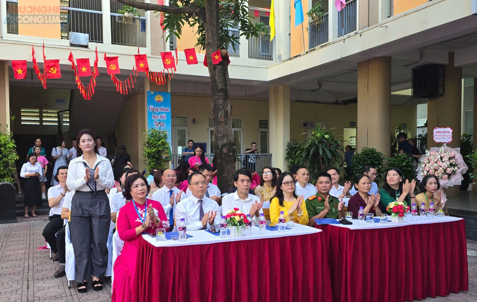 Các vị đại biểu tham dự Lễ khai giảng Các vị đại biểu tham dự Lễ khai giảng