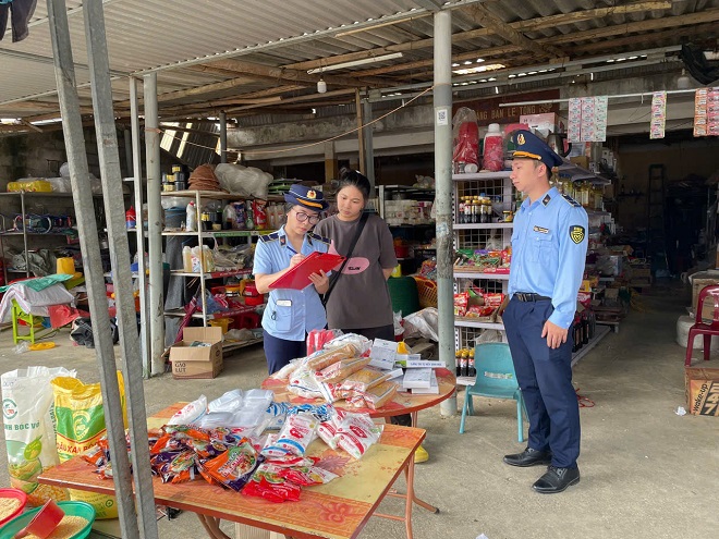 Đảm bảo kinh doanh minh bạch: Quản lý thị trường Lạng Sơn siết chặt chợ phiên