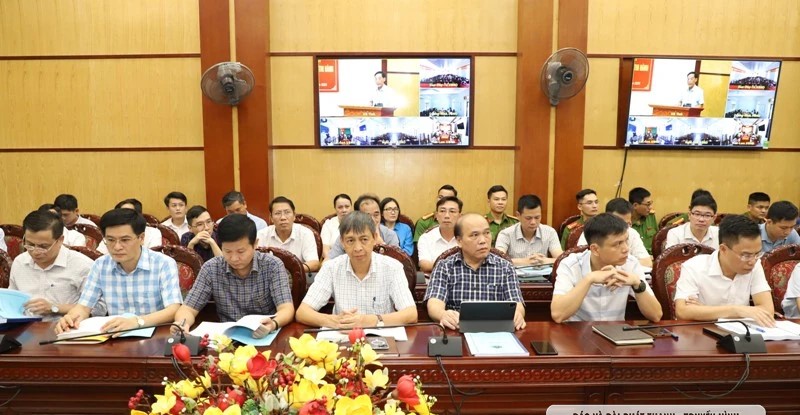 Đại biểu tham dự hội nghị tại điểm cầu UBND tỉnh.