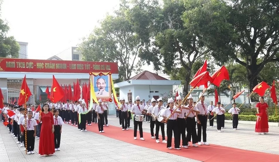 Gần 1,7 triệu thầy cô giáo và 30 triệu học sinh, sinh viên tham dự lễ khai giảng đặc biệt Gần 1,7 triệu thầy cô giáo và 30 triệu học sinh, sinh viên tham dự lễ khai giảng đặc biệt