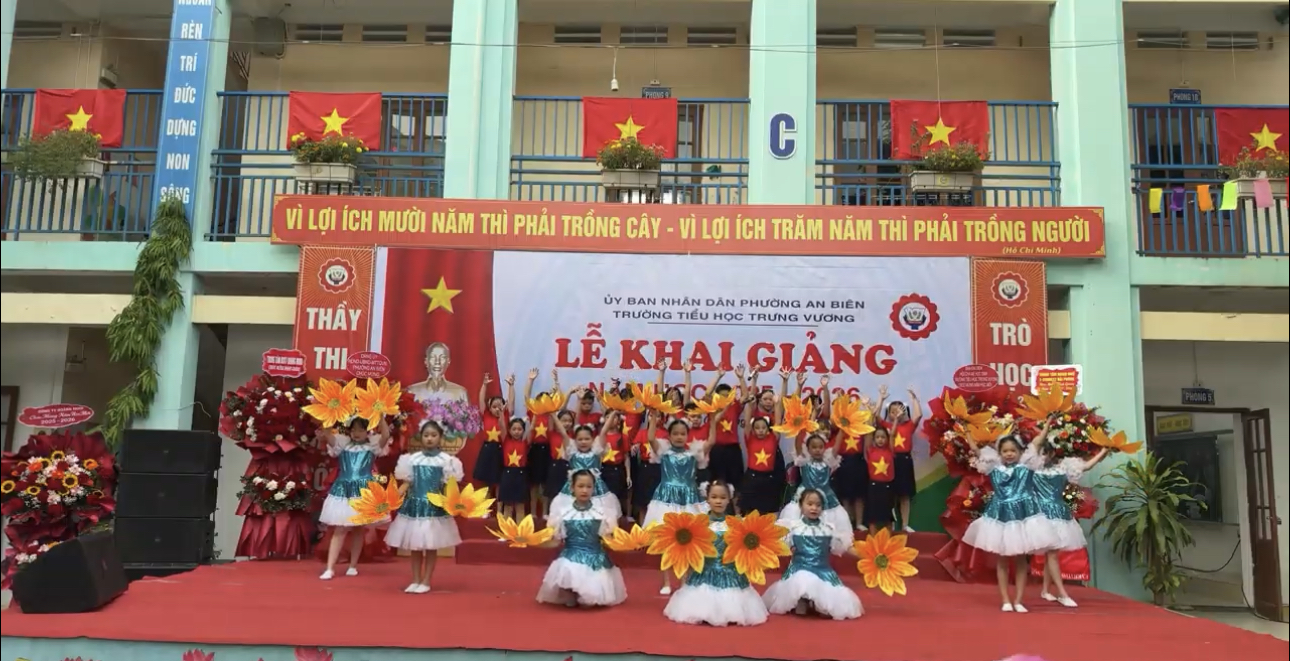 Lễ khai giảng tại Trường Tiểu học Trưng Vương