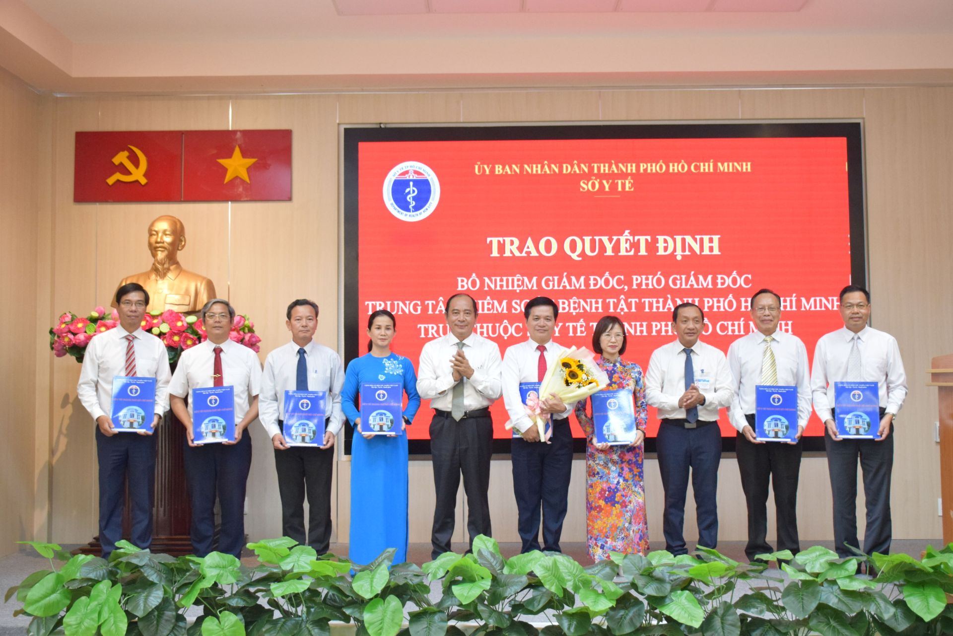 Giám đốc Sở Y tế TP. HCM trao Quyết định bổ nhiệm Ban Giám đốc HCDC