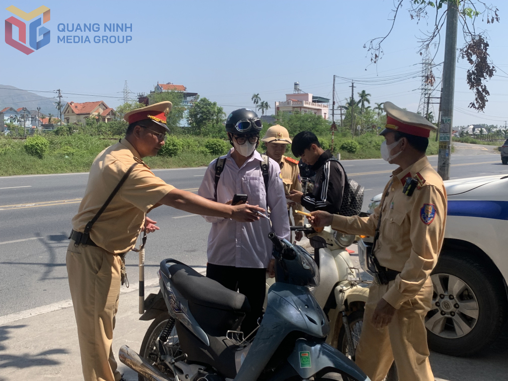 Quảng Ninh: Xử lý nghiêm người điều khiển xe mô tô, xe máy điện vi phạm ATGT