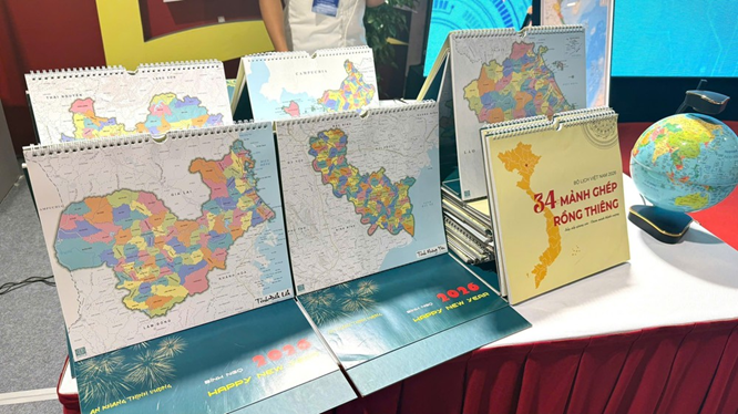 Ra mắt các ấn phẩm “Bản đồ Việt Nam 34 tỉnh, thành” tại Triển lãm thành tựu đất nước