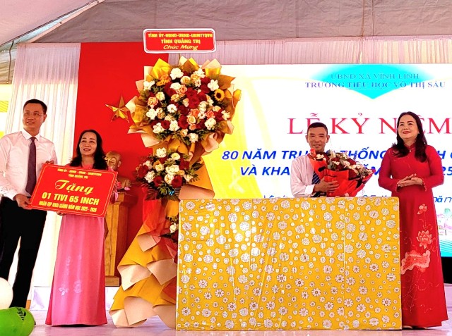 Bí thư Tỉnh ủy Quảng Trị Lê Ngọc Quang dự lễ khai giảng tại xã Vĩnh Linh