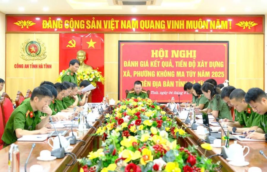 Toàn cảnh hội nghị.