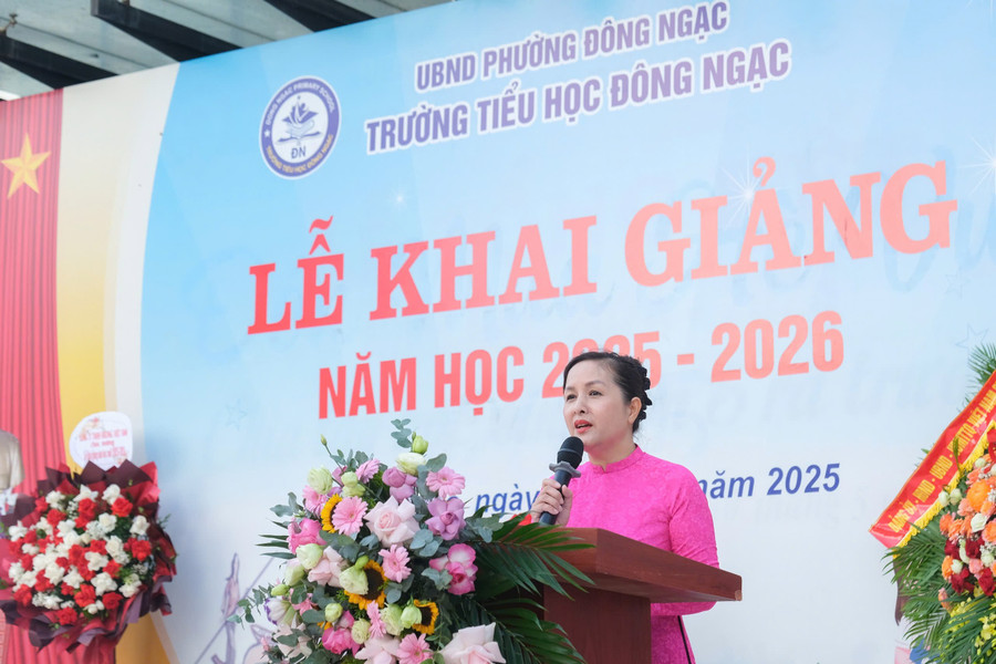 Nhà giáo Đỗ Thị Loan - Bí thư chi bộ Hiệu trưởng Trường Tiểu học Đông Ngạc phát biểu tại buổi Lễ. Ảnh: Đăng Chung