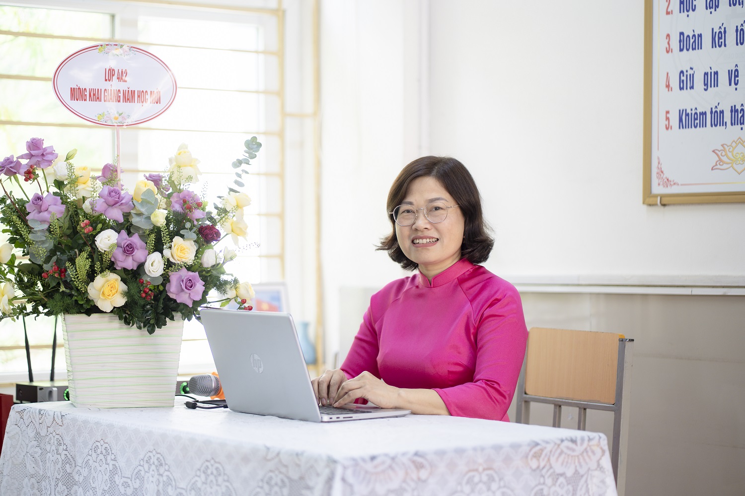 Giáo Viên chủ nhiệm Hoàng Thị Lý lớp 4A2