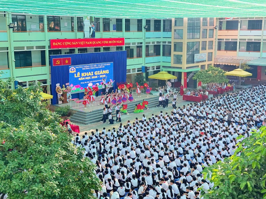 Một số hình ảnh khai giảng năm học mới tại Trường THCS Nguyễn Du Một số hình ảnh khai giảng năm học mới tại Trường THCS Nguyễn Du