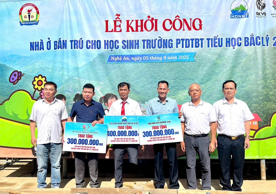 Hội Doanh nghiệp Nghệ Tĩnh tại TP.HCM hỗ trợ 1 tỷ đồng xây trường cho học sinh vùng lũ Nghệ An