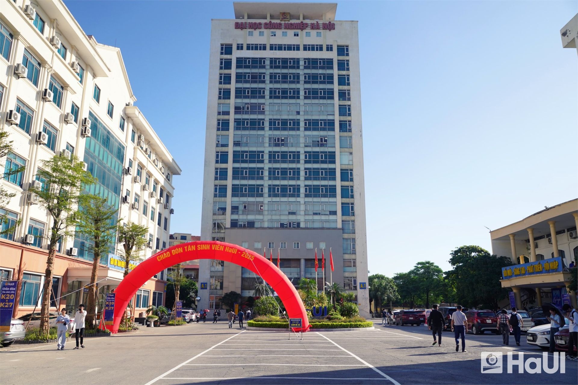 Quang cảnh Ngày hội chào tân sinh viên tại Hà Nội Quang cảnh Ngày hội chào tân sinh viên tại Hà Nội