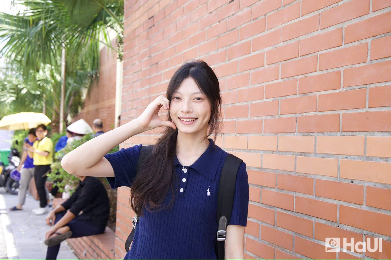 Tân sinh viên Nguyễn Phương Thảo, trường Kinh tế, HaUI Tân sinh viên Nguyễn Phương Thảo, trường Kinh tế, HaUI