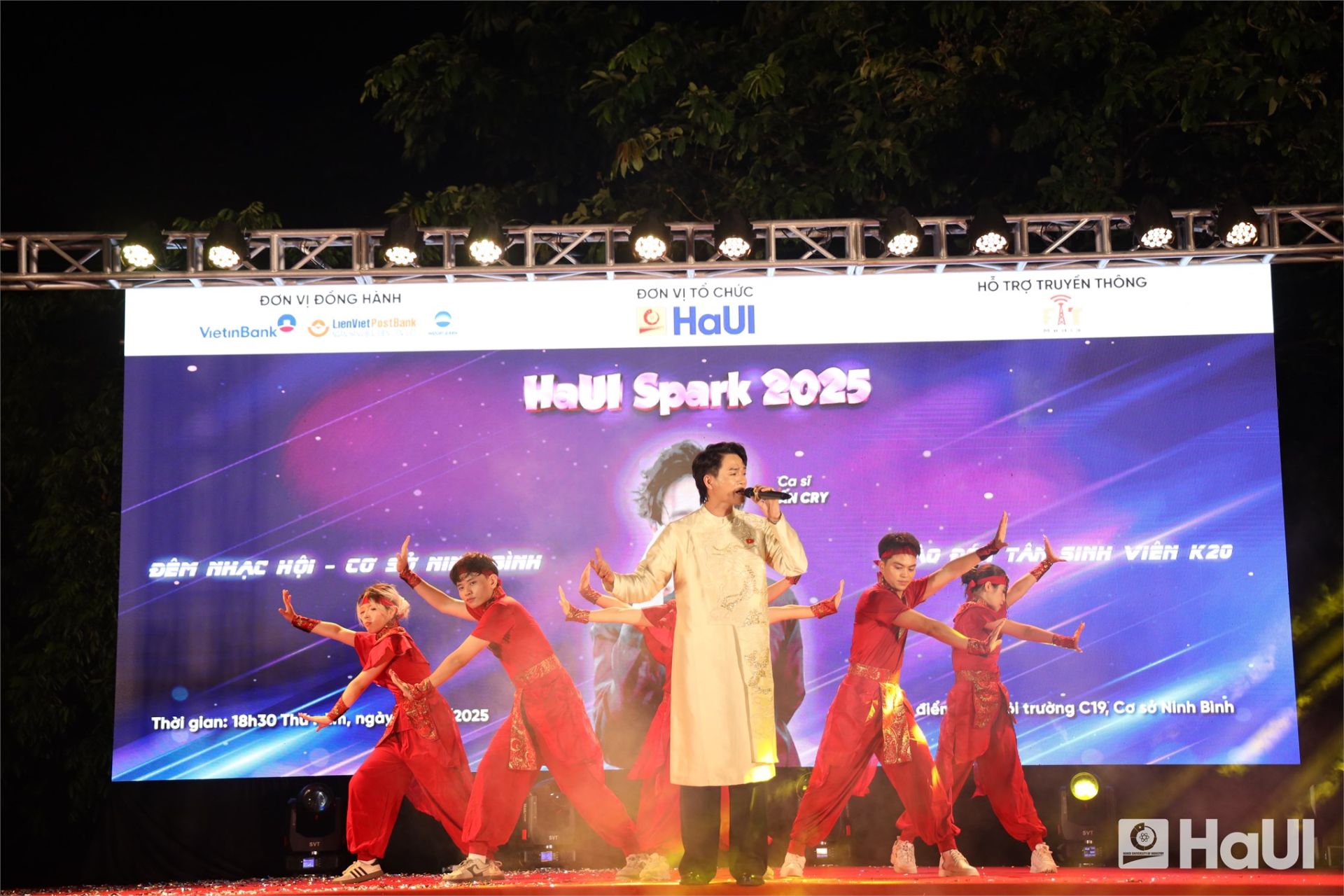 HaUI SPARK 2025 - một đêm diễn bùng nổ, một lời chào chính thức, hứng khởi, gửi đến các tân sinh viên K20 HaUI HaUI SPARK 2025 - một đêm diễn bùng nổ, một lời chào chính thức, hứng khởi, gửi đến các tân sinh viên K20 HaUI