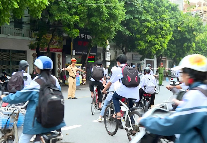 Hưng Yên đảm bảo an toàn giao thông cho học sinh trong ngày khai giảng