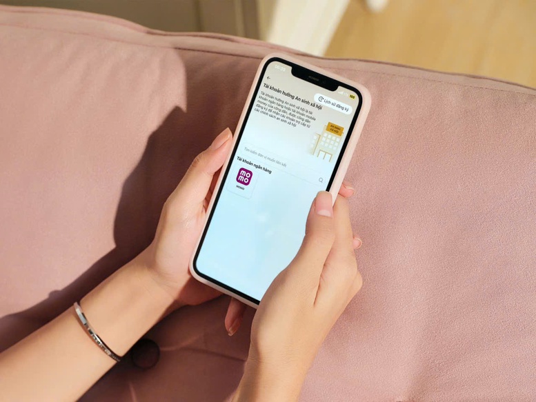 Khách hàng liên kết tài khoản ASXH để nhận 100.000 đồng từ Chính phủ: Một ví điện tử tặng thêm quà 500.000 đồng