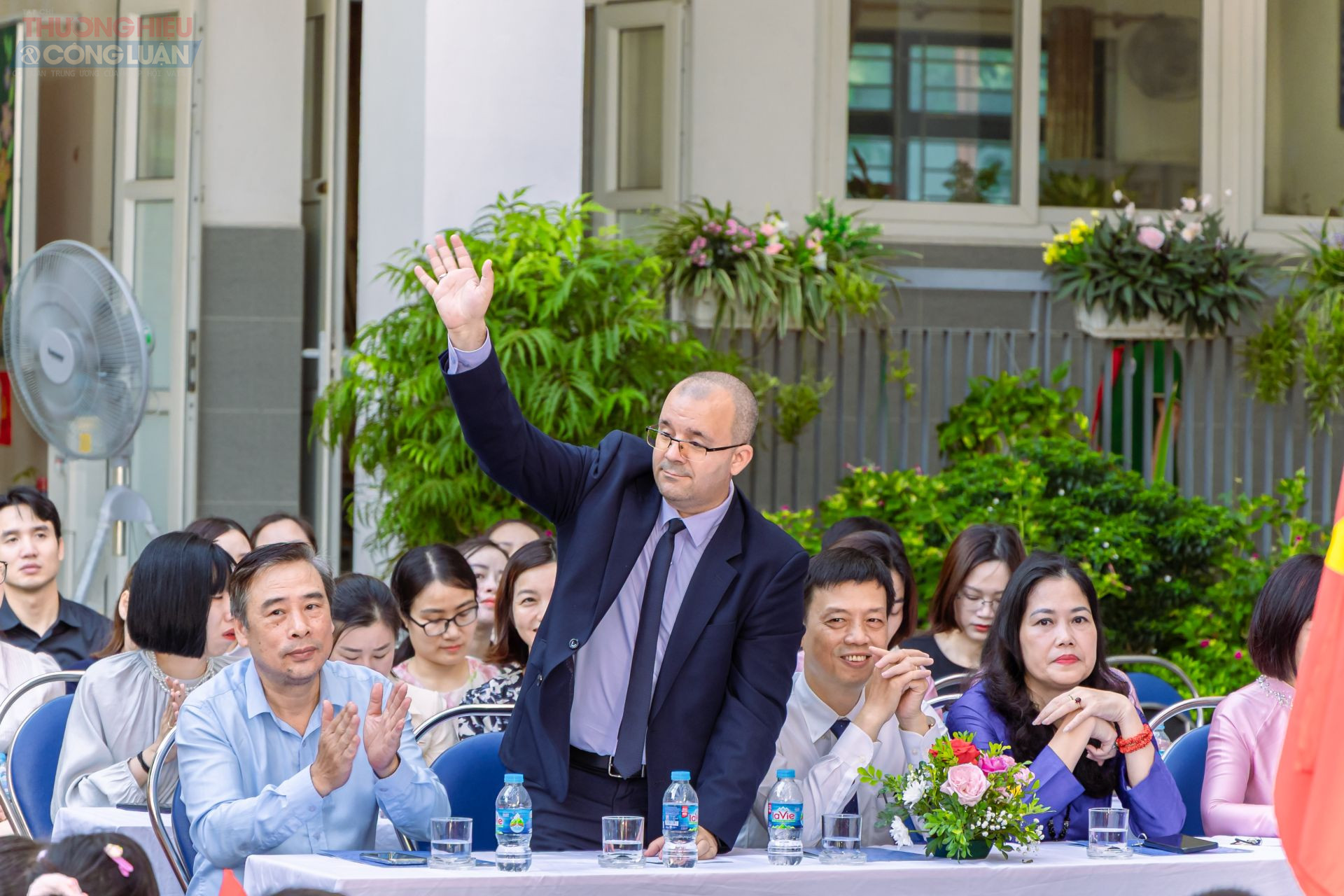 Tham dự buổi lễ có ngài Joy Fuentes Saldise – Tham tán Đại sứ quán nước Cộng hoà Cuba tại Việt Nam và các đồng chí lãnh đạo các Phòng, Ban, Ngành, Đoàn thể của phường Ba Đình.