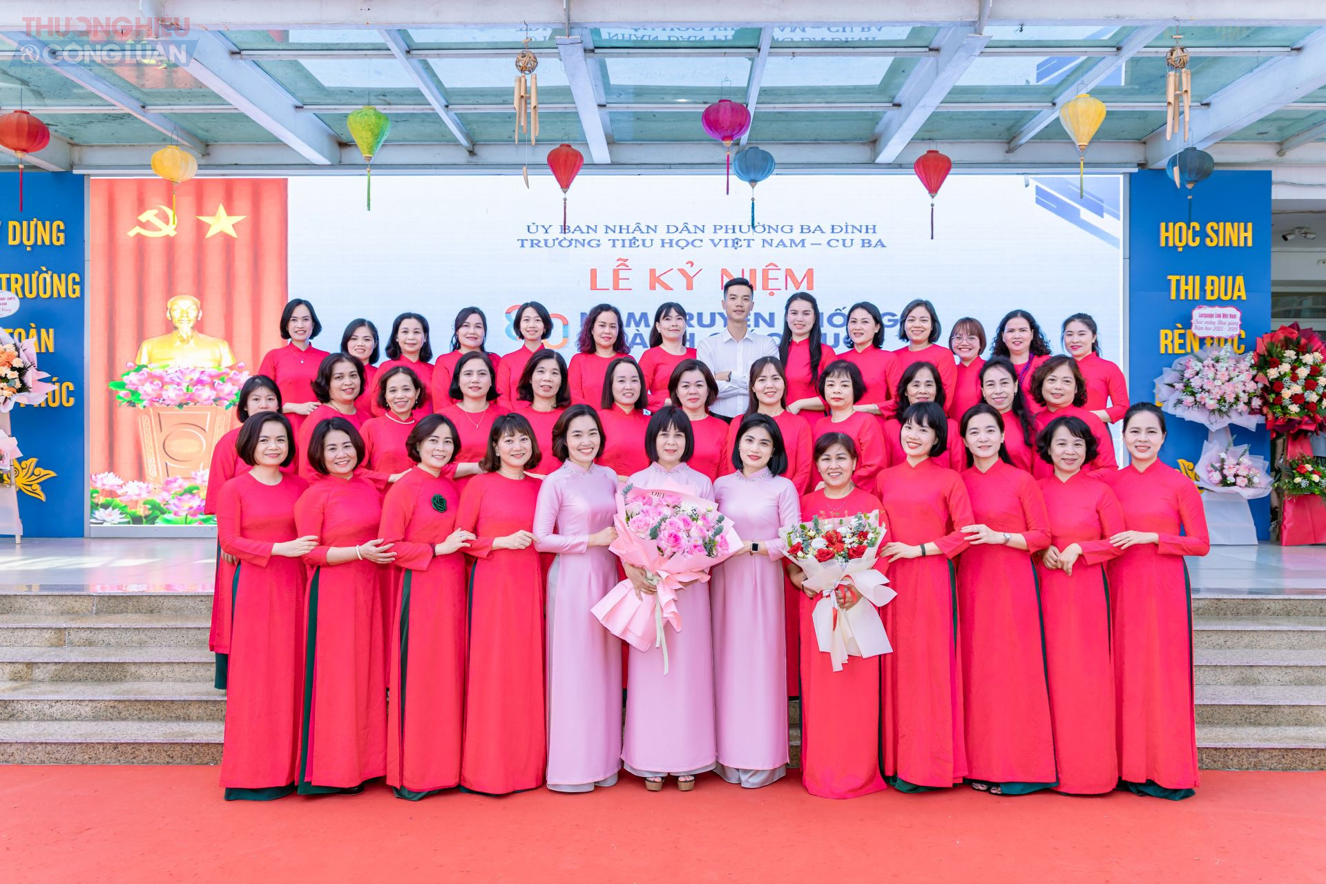 Năm học 2024 - 2025 vừa qua, thầy và trò Trường Tiểu học Việt Nam - Cuba đã đạt được nhiều kết quả đáng tự hào: Trường đạt danh hiệu trường Tiên tiến xuất sắc cấp Thành phố, chất lượng giáo dục toàn diện được nâng cao; học sinh tích cực tham gia các hoạt động trải nghiệm, rèn luyện kỹ năng sống; học sinh đạt nhiều giải cao trong các cuộc thi cấp quận, thành phố, quốc gia và quốc tế: gồm 184 giải cấp quận , 41 giải cấp Thành phố, 4 giải Quốc gia, 3 giải Quốc tế; đội ngũ giáo viên ngày càng vững vàng, tận tụy và sáng tạo. Đó chính là nền tảng quý báu để chúng ta tự tin bước vào năm học mới.