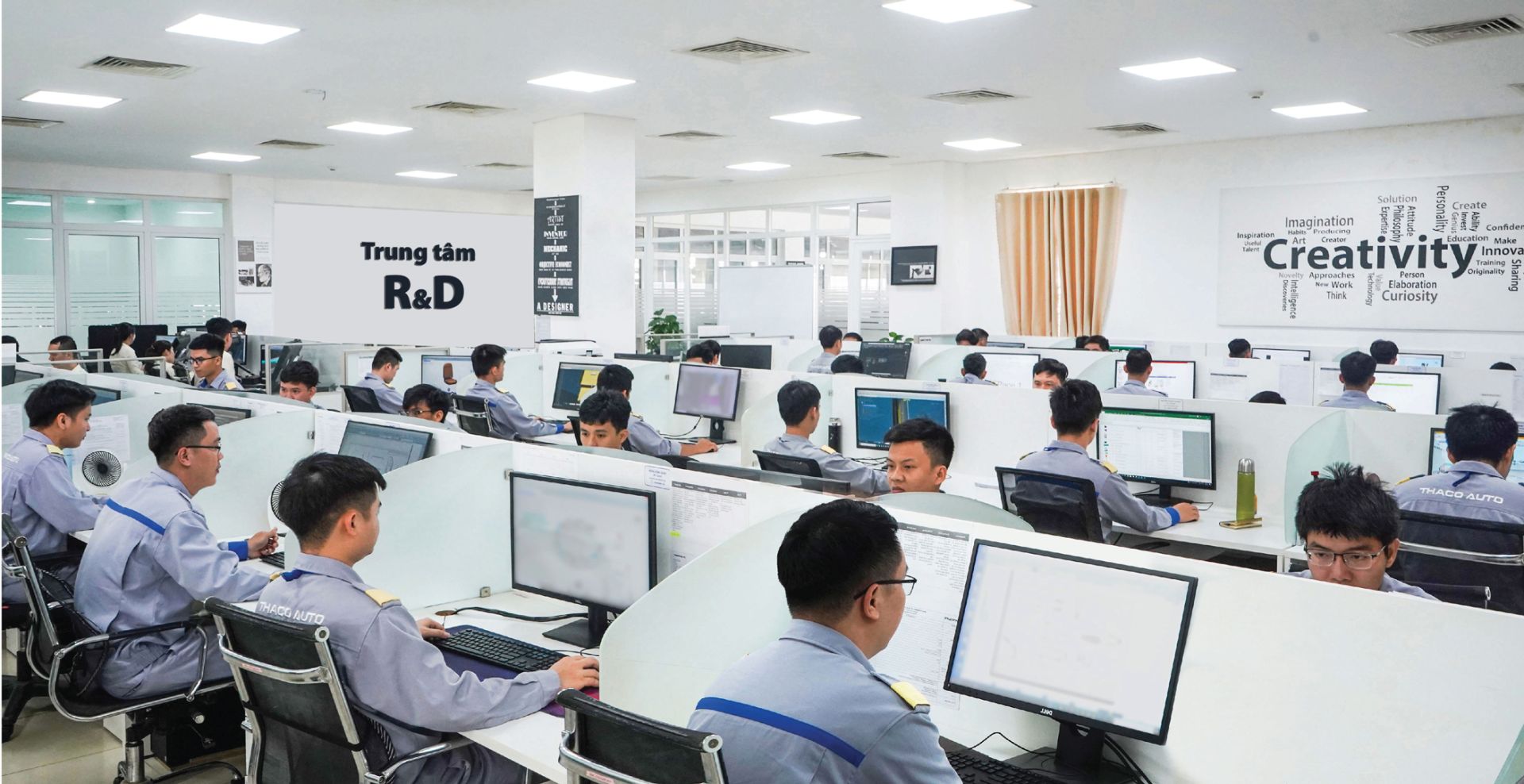 Đội ngũ chuyên gia và kỹ sư có chuyên môn cao tại Trung tâm R&D THACO AUTO