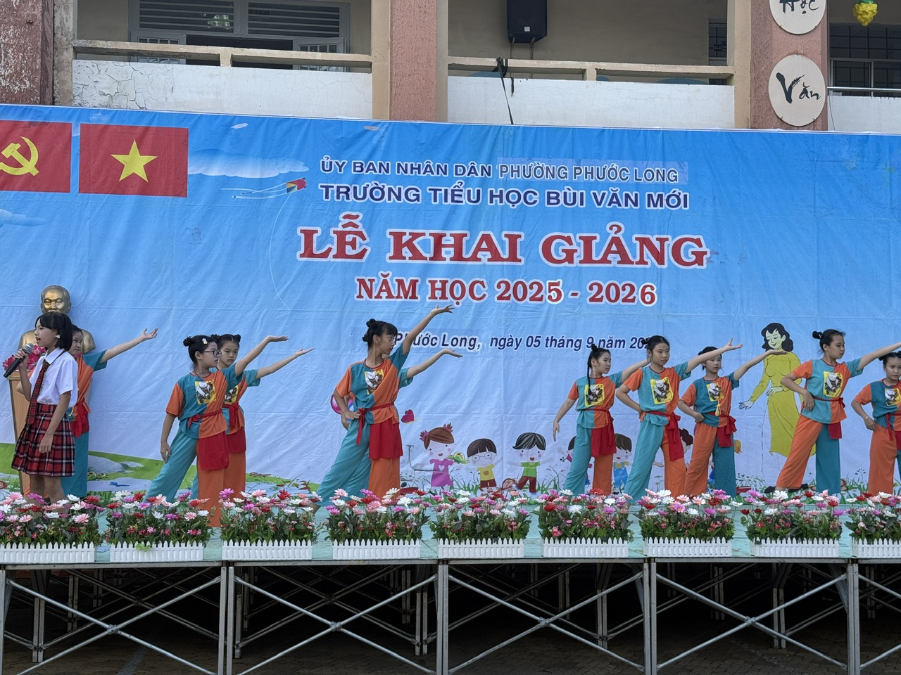 Văn nghệ chào mừng năm học mới Văn nghệ chào mừng năm học mới