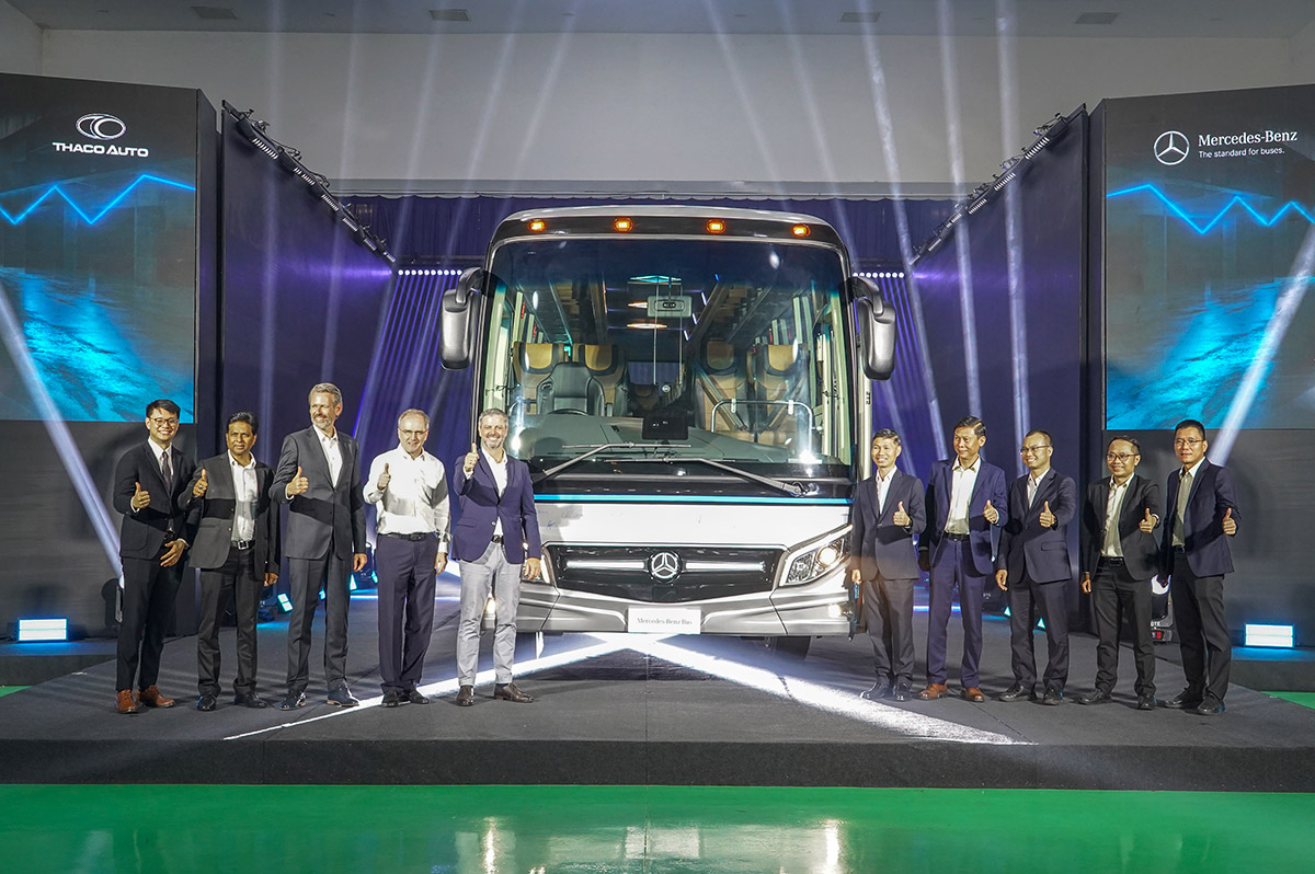 THACO AUTO hợp tác với DAIMLER BUS giới thiệu xe bus cao cấp Mercedes-Benz RS 1936 xuất khẩu sang thị trường Thái Lan