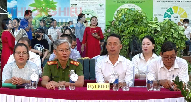 Các đại biểu đến dự lễ Các đại biểu đến dự lễ